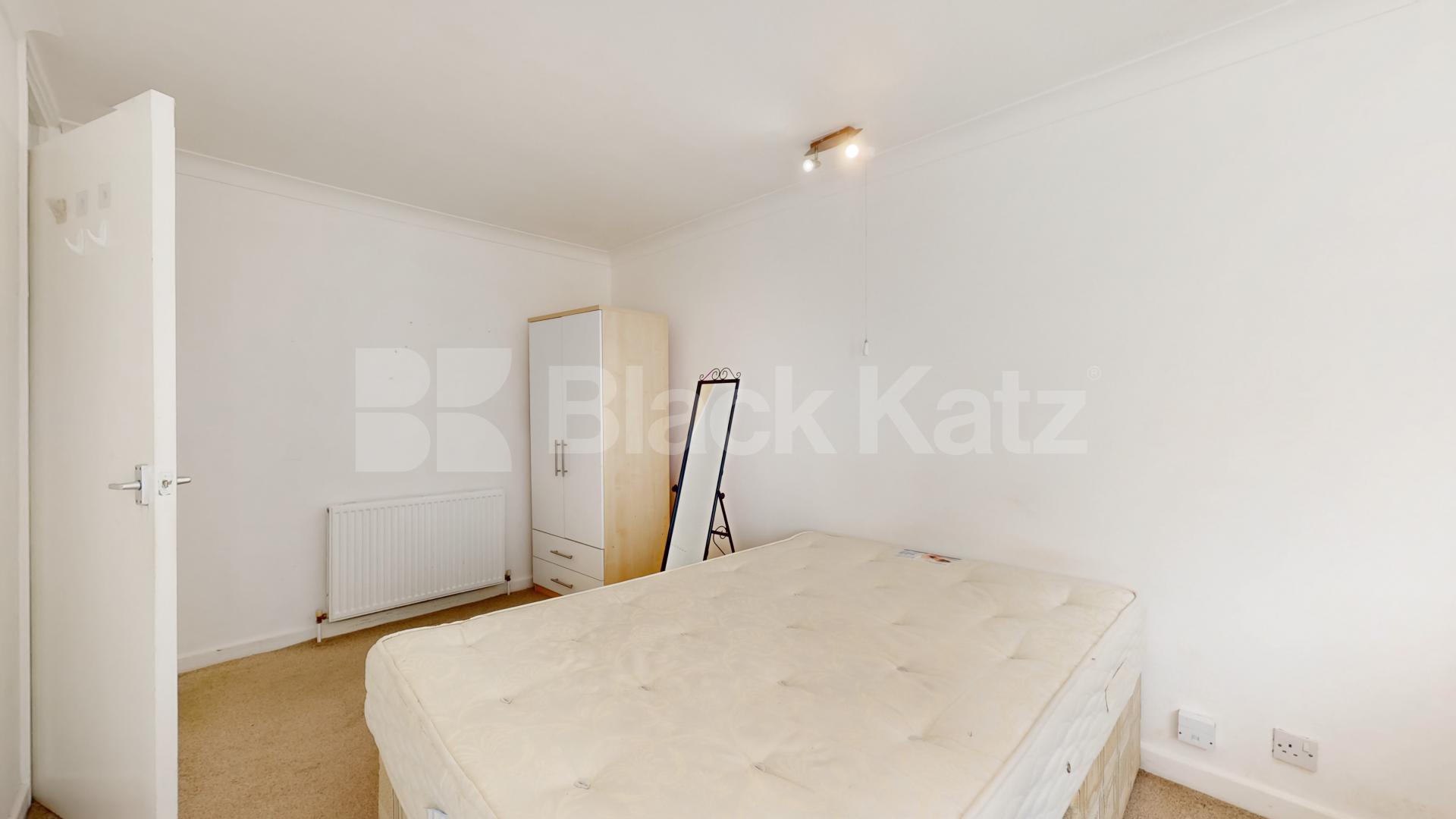 Modern Apartment Minford Gardens, Shepherds Bush